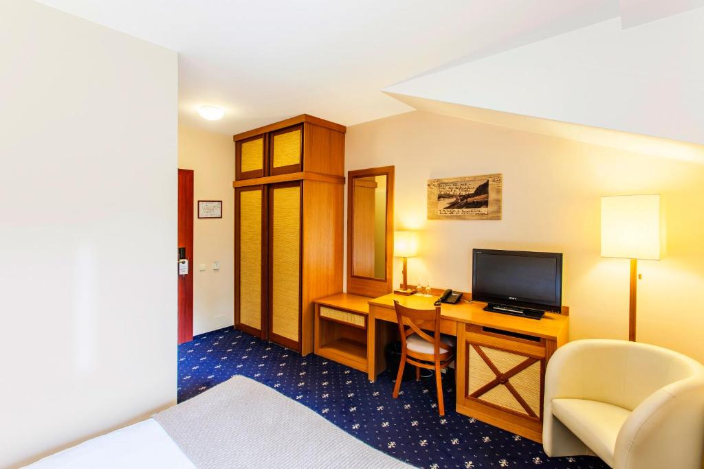 TV a/nebo společenská místnost v ubytování Park Villa Hotel