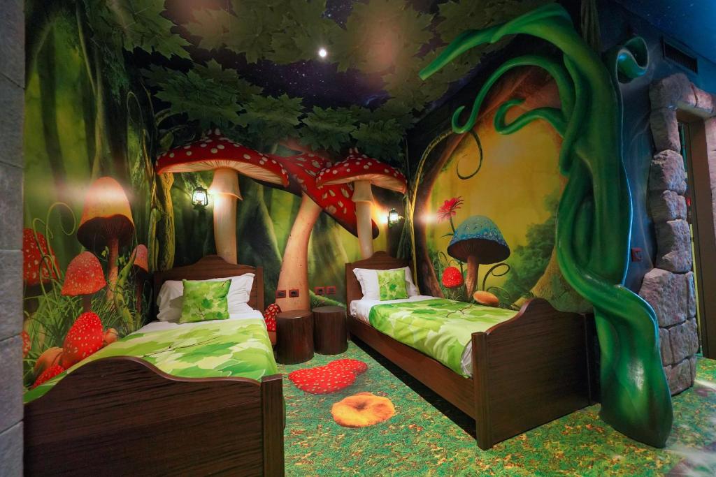 Postel nebo postele na pokoji v ubytování Gardaland Magic Hotel
