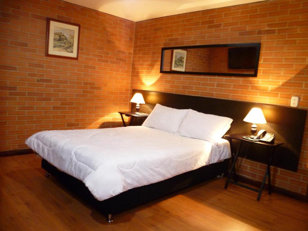 Postel nebo postele na pokoji v ubytování Hotel Bogota Astral