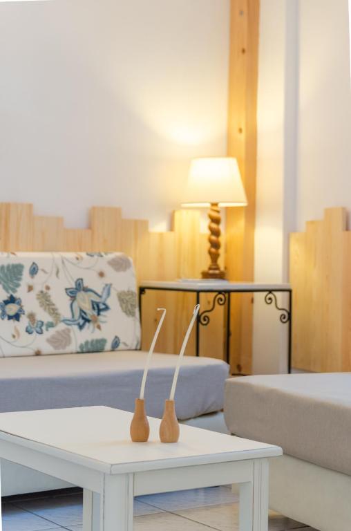 A bed or beds in a room at Happiness Apartments