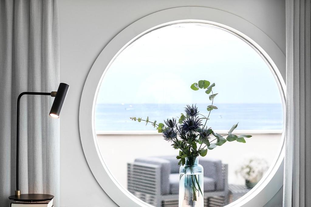 Nespecifikovaný výhled na moře nebo výhled na moře při pohledu z hotelu