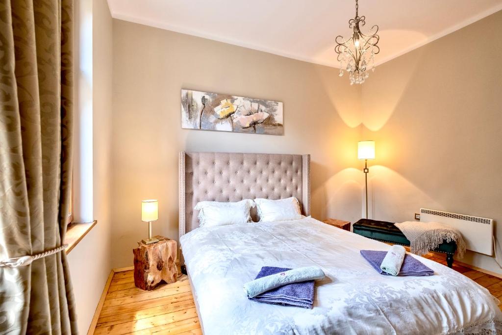 Postel nebo postele na pokoji v ubytování City Center Stylish 3 Bedroom Apartment