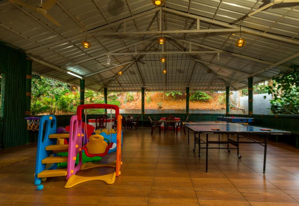 Dětský klub v ubytování Lakkidi Village Resort Wayanad