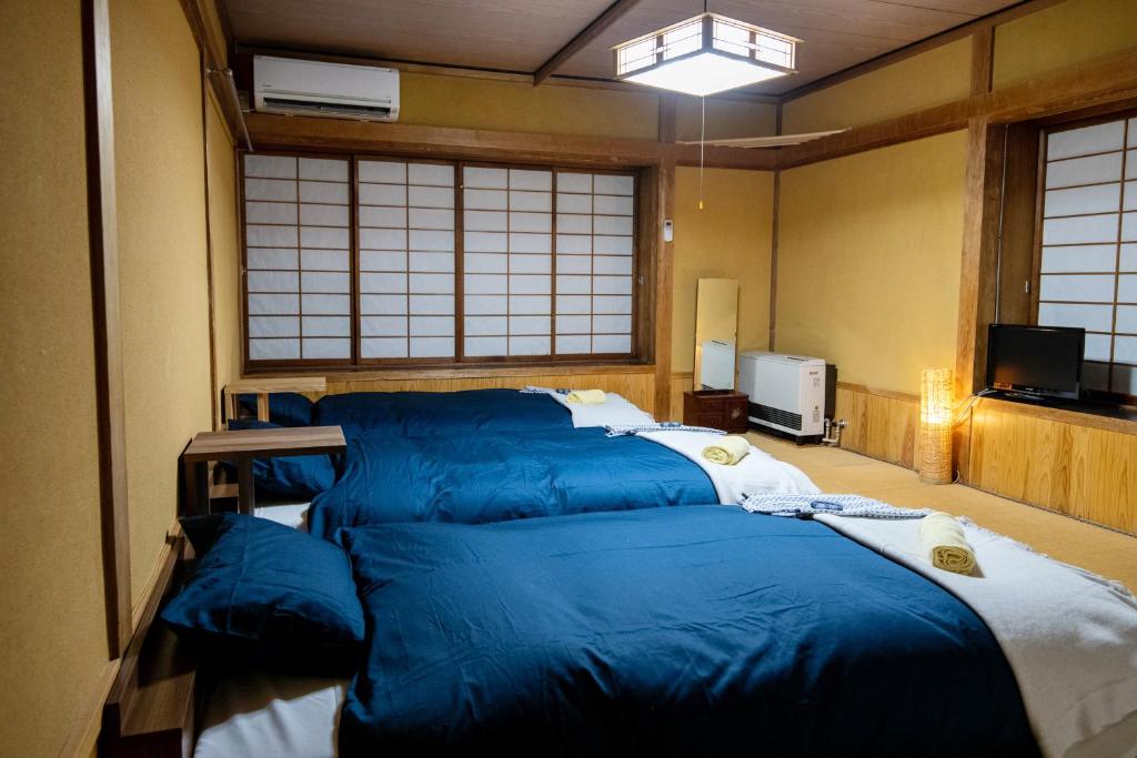 Postel nebo postele na pokoji v ubytování Toemu Nozawa Lodge