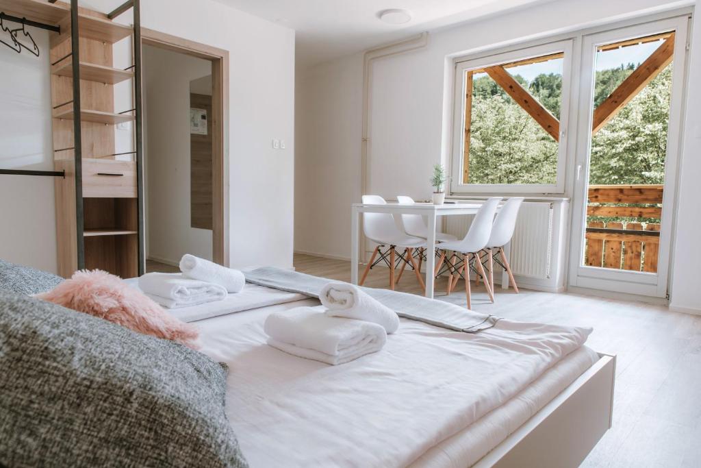 Postel nebo postele na pokoji v ubytování Apartmaji Triglav