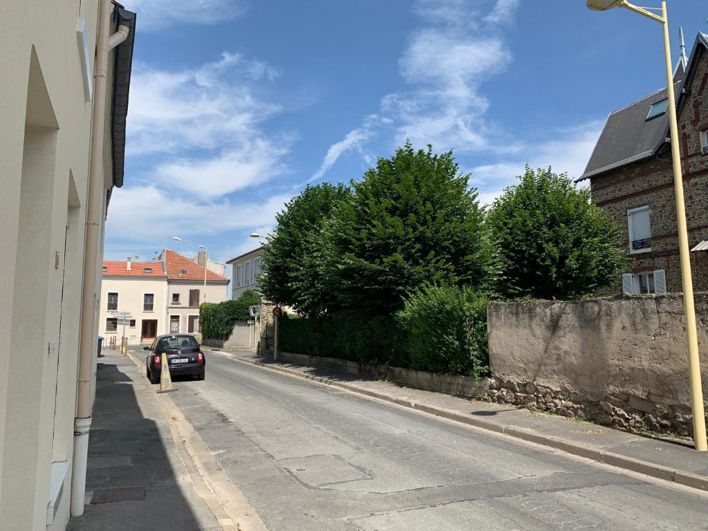A L'Ombre du Pin - Family T3 near Disneyland and Paris, 1-6 Guests - Apartment Mit 2 Schlafzimmern