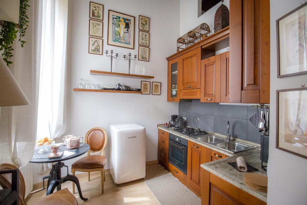 A kitchen or kitchenette at Acacia Firenze - The Verde