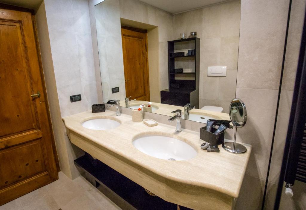 A bathroom at Acacia Firenze - The Verde