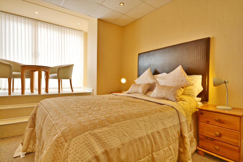 Stuart hotel - 阳台的双人间