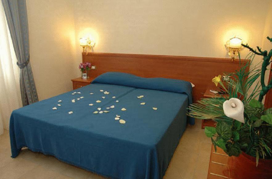 Postel nebo postele na pokoji v ubytování Cesar Palace Guesthouse