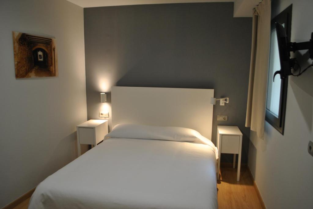 Postel nebo postele na pokoji v ubytování Hostal Universitat