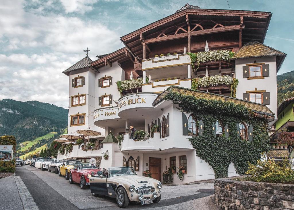 Nespecifikovaný výhled na hory nebo výhled na hory při pohledu z hotelu