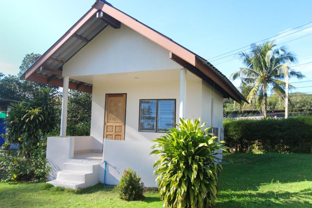 Zahrada ubytování TK Beach Resort Koh Mak