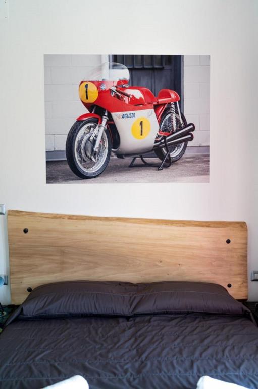 Posteľ alebo postele v izbe v ubytovaní Italian Piston House Sport Moto Rent