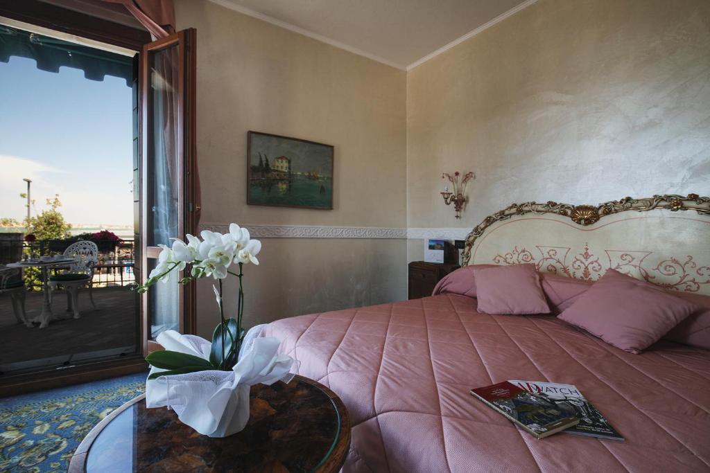 Postel nebo postele na pokoji v ubytování Hotel Riviera Venezia Lido