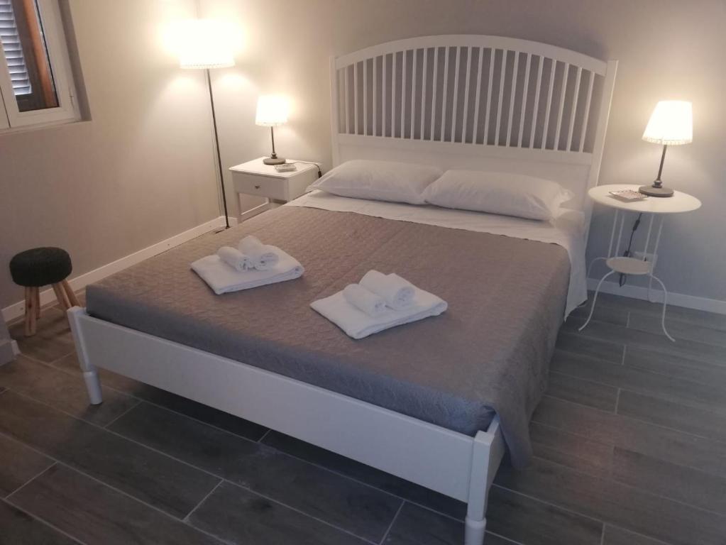 Łóżko lub łóżka w pokoju w obiekcie Varennahouse