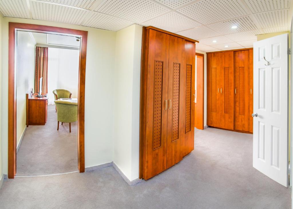 Hotel Silver - Two-Bedroom Apartment With Balcony - Main Building