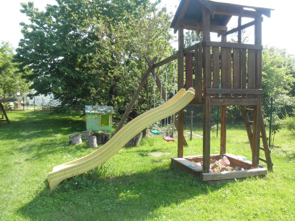 Herní místnost nebo prostor pro děti v ubytování PENZION VLASTA
