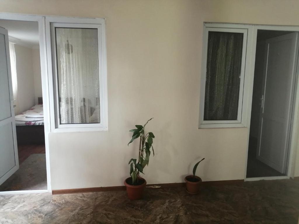 Postel nebo postele na pokoji v ubytování Jeiran Japaridze's Guesthouse