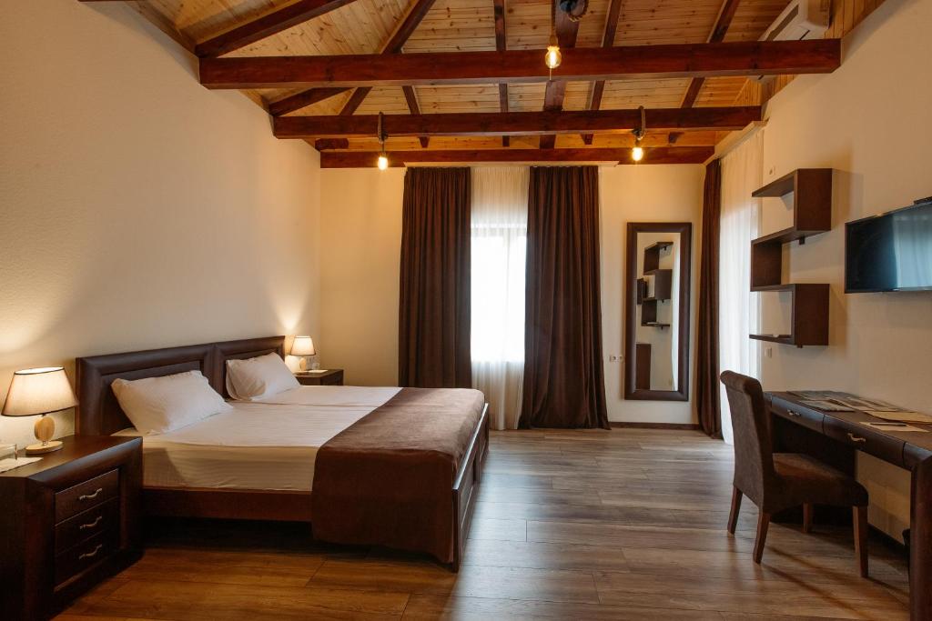 Postel nebo postele na pokoji v ubytování Schuchmann Wines Château,Villas & SPA