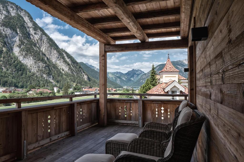 Nespecifikovaný výhled na hory nebo výhled na hory při pohledu z hotelu