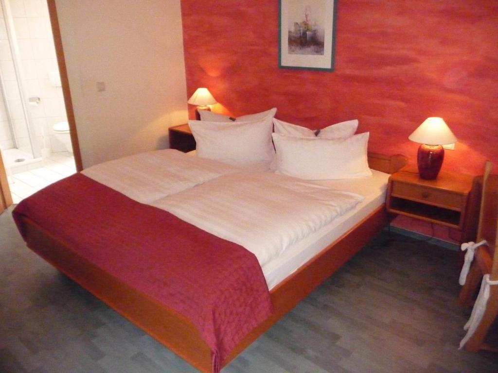 Postel nebo postele na pokoji v ubytování Hotel Am Grudenberg