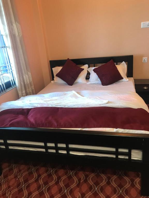 Postel nebo postele na pokoji v ubytování Hotel Brisha Sarangkot