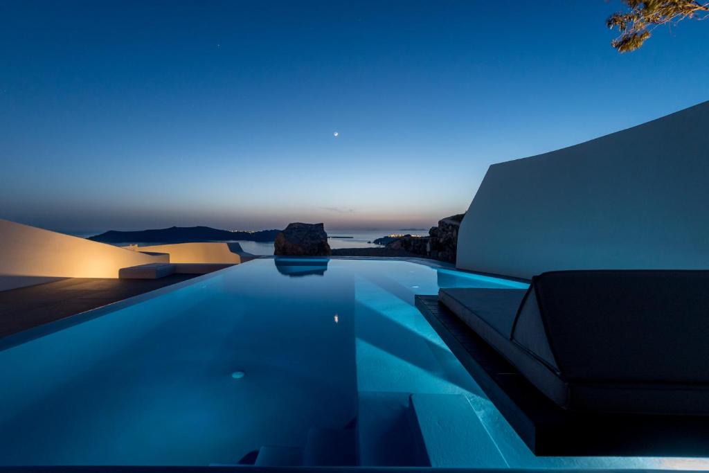 Bassein majutusasutuses Cavo Tagoo Santorini või selle lähedal