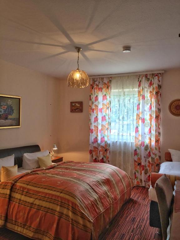 Postel nebo postele na pokoji v ubytování Hotel Attaché