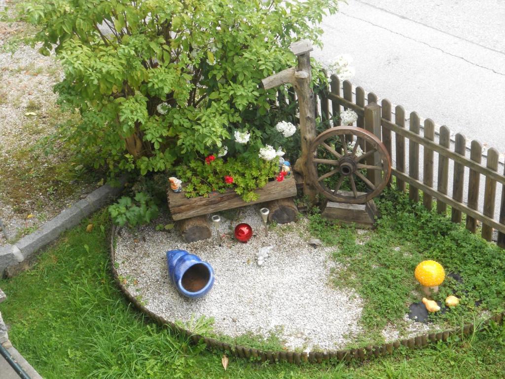 Vonkajšia záhrada v ubytovaní Haus zur Linde