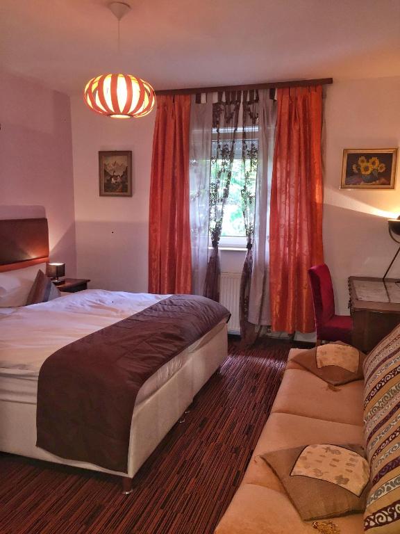 Postel nebo postele na pokoji v ubytování Hotel Attaché