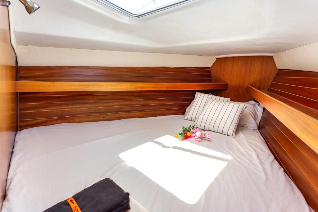 Cama o camas de una habitación en Barco vela Port Forum