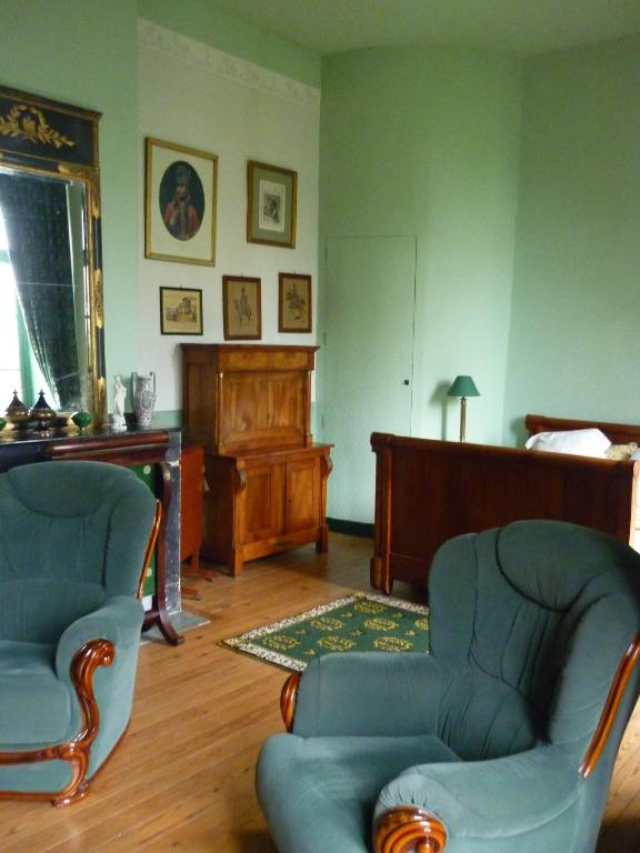 Posezení v ubytování Château de Vallègue