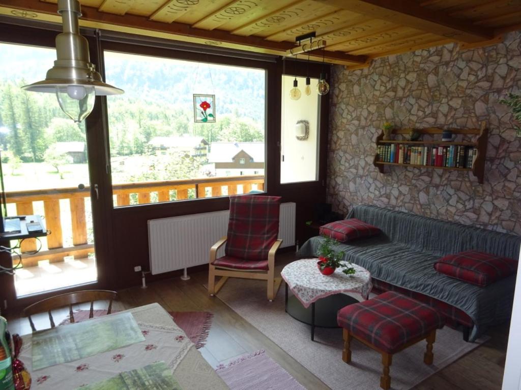 a living room with a couch and a table at Marywal in Obertraun