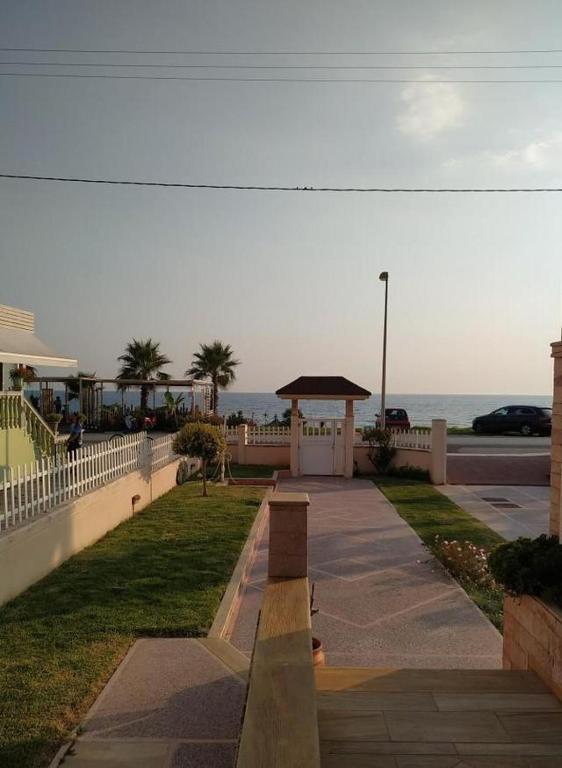 Villa in front of the sea