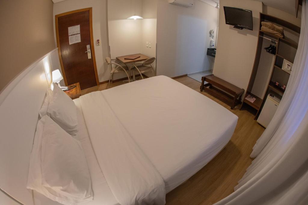 Postel nebo postele na pokoji v ubytování Planalto Select Hotel Ponta Grossa