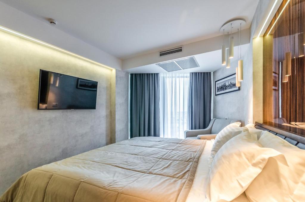 Tourist Hotel Complex - Suite With City View