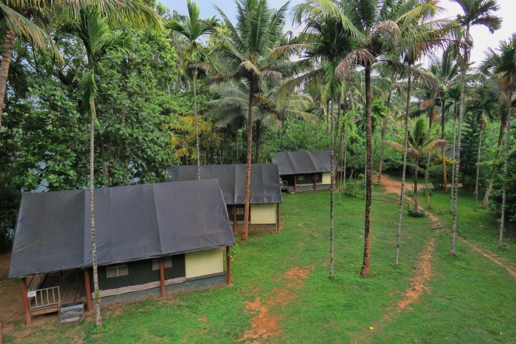 Zahrada ubytování Amritara Riverside Camp