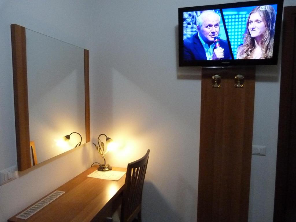 TV a/nebo společenská místnost v ubytování B&B Le Stagioni