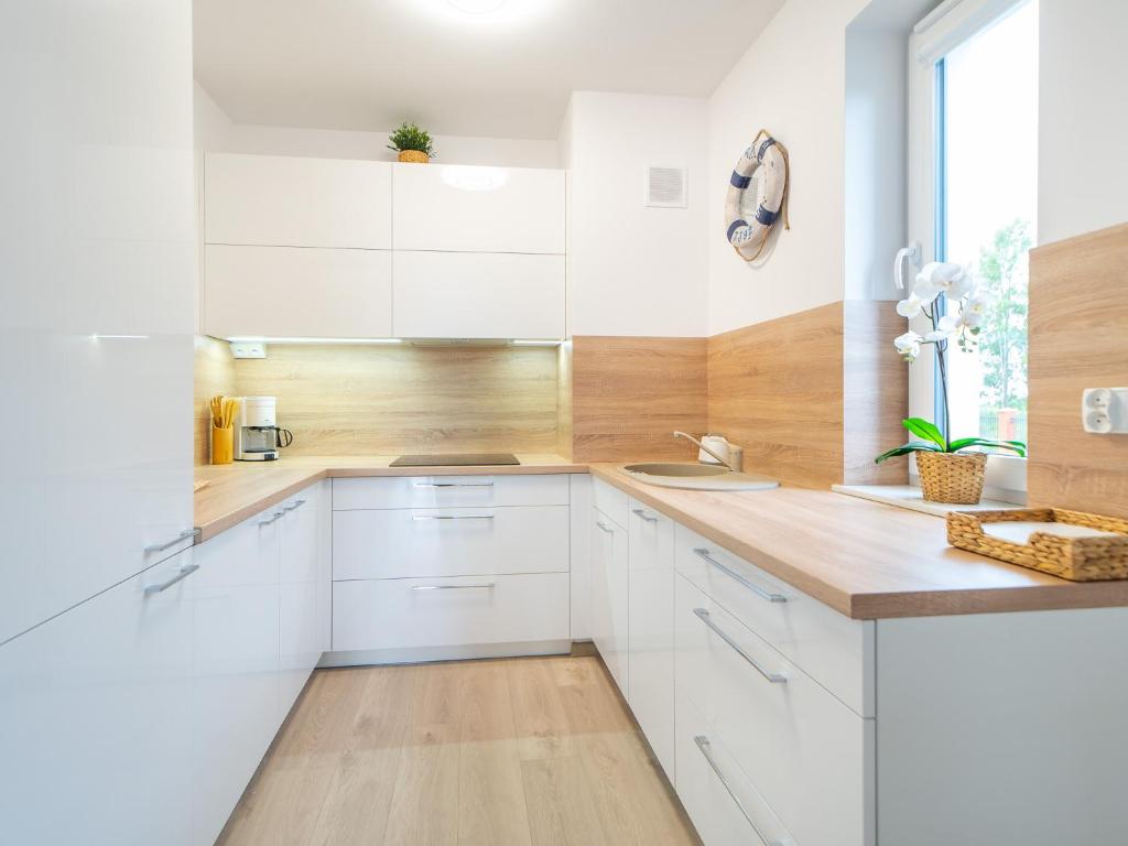 Kuchyňa alebo kuchynka v ubytovaní Apartament Happy Time SPA - Kołobrzeg