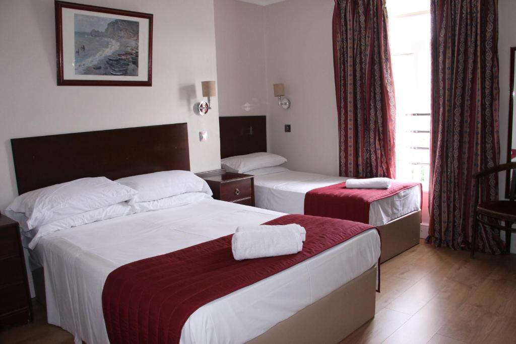 
Triple Room with Private Bathroom
