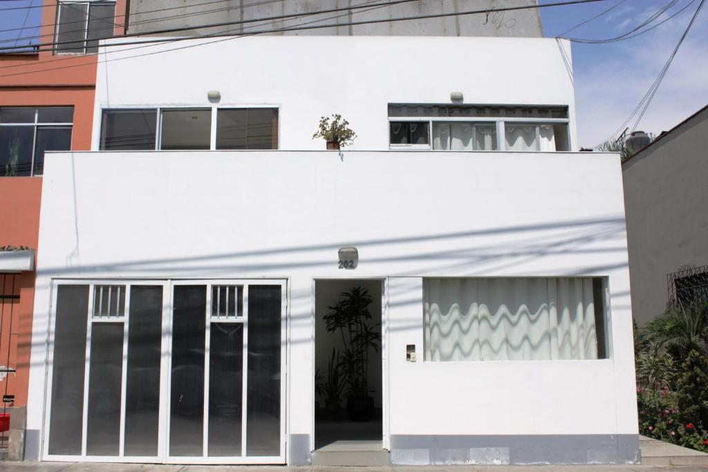 Monterrico Suites Hotel