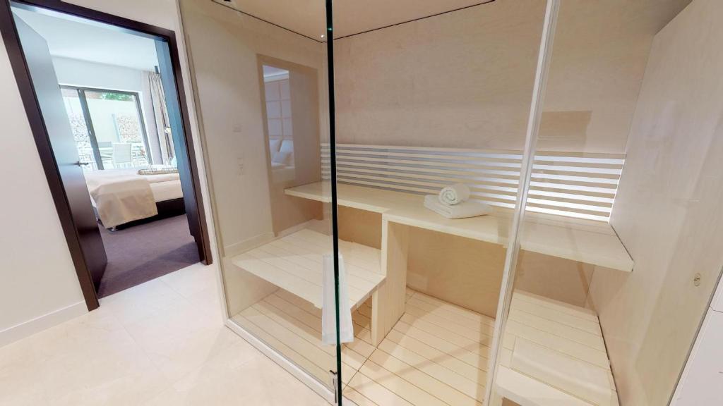 Postel nebo postele na pokoji v ubytování White Pearl Apartment 0.02