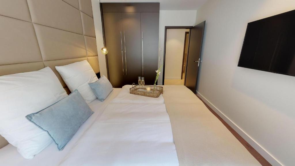 Postel nebo postele na pokoji v ubytování White Pearl Apartment 0.02