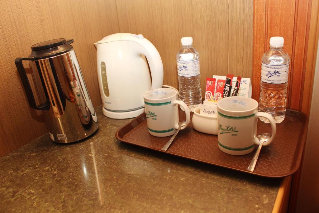 Mega Hotel Sdn Bhdにあるコーヒーまたはお茶
