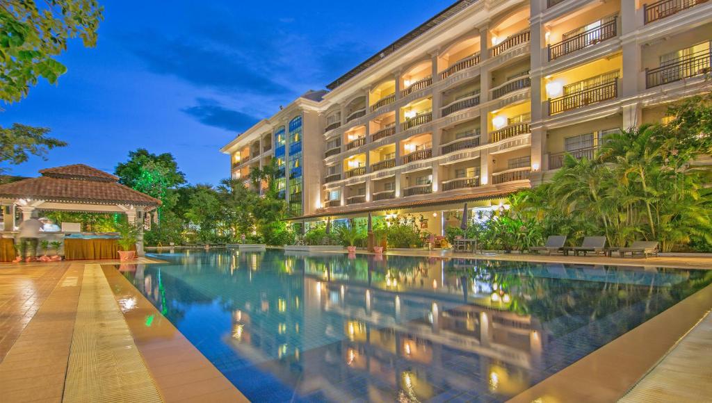 Bazén v ubytovaní Hotel Somadevi Angkor Resort & Spa alebo v jeho blízkosti