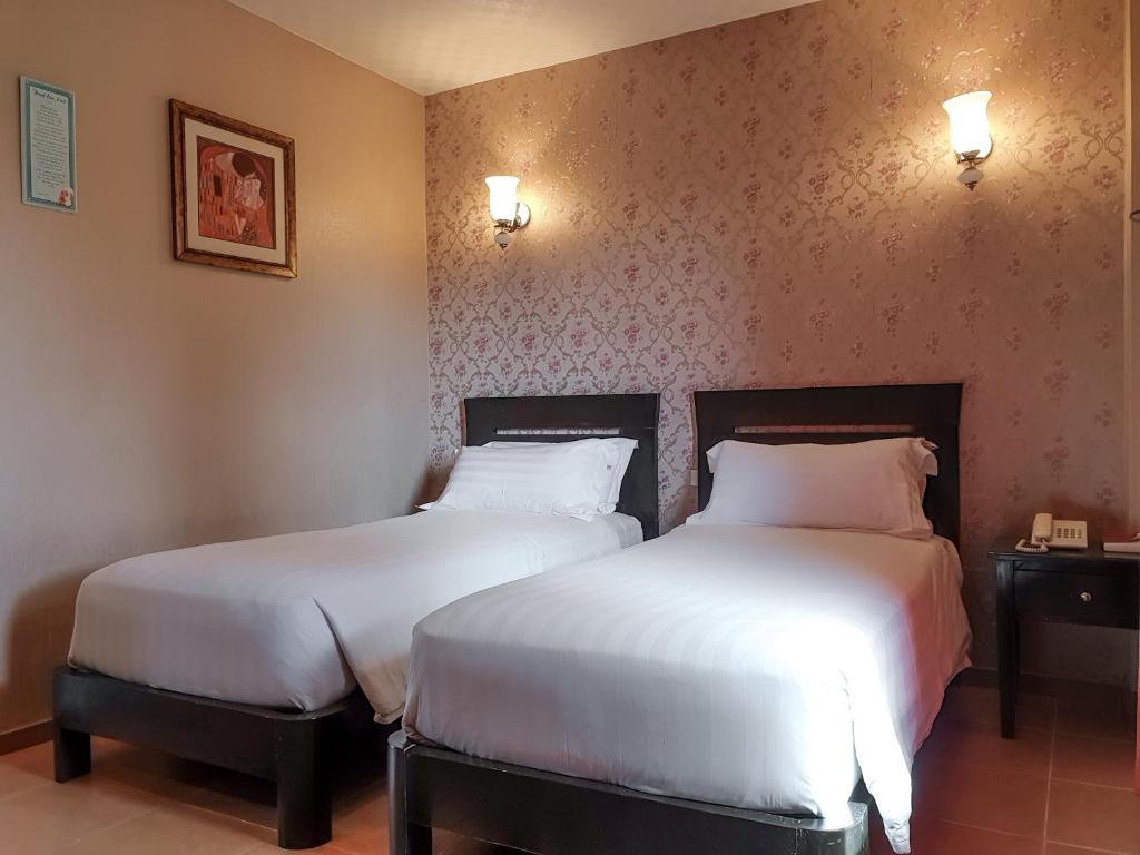 Postel nebo postele na pokoji v ubytování Hanan Hotel Tagaytay - Formerly Tagaytay Wingate Manor