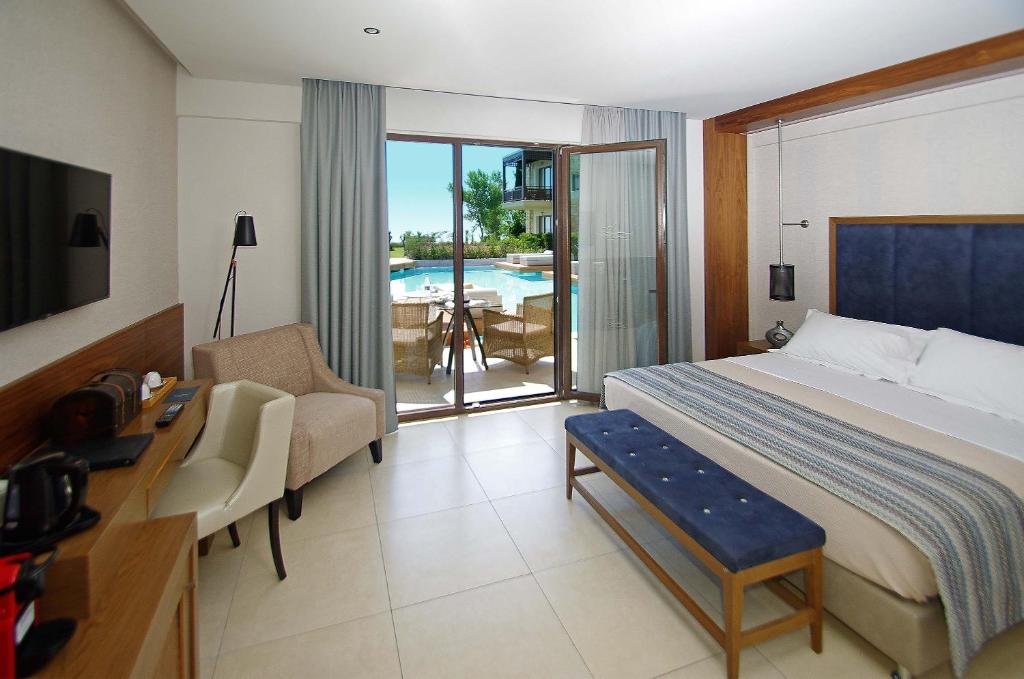 Postel nebo postele na pokoji v ubytování Mediterranean Village Hotel & Spa