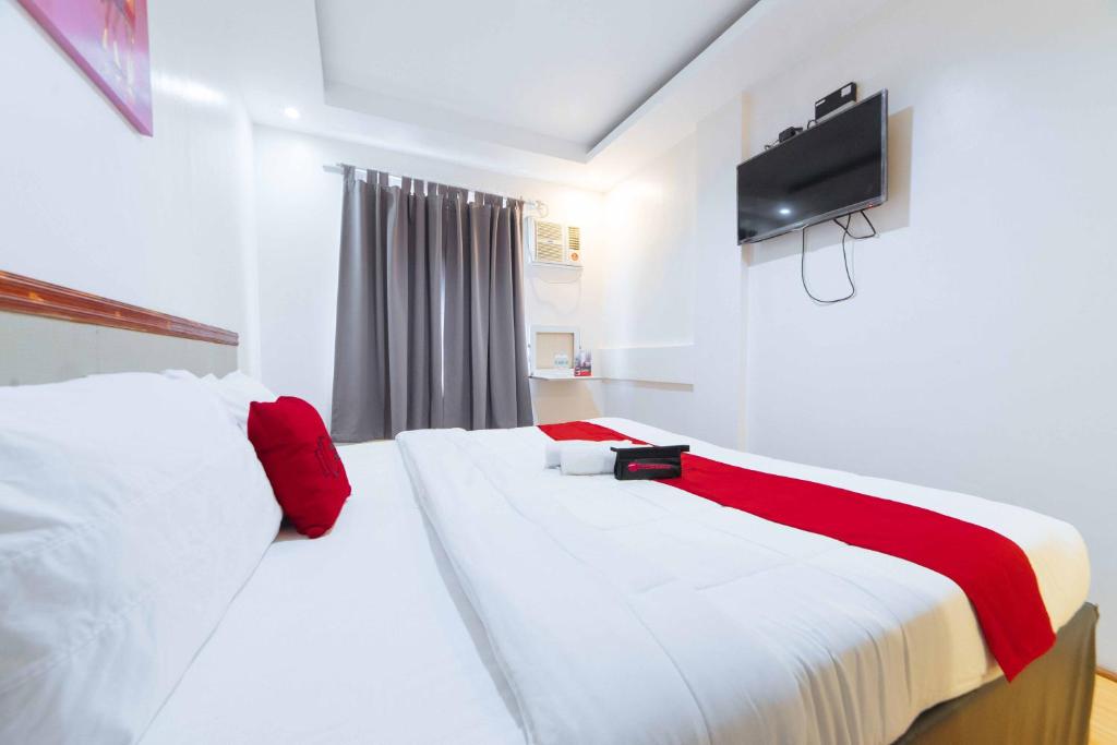 Postel nebo postele na pokoji v ubytování RedDoorz Plus near SM Lanang Davao