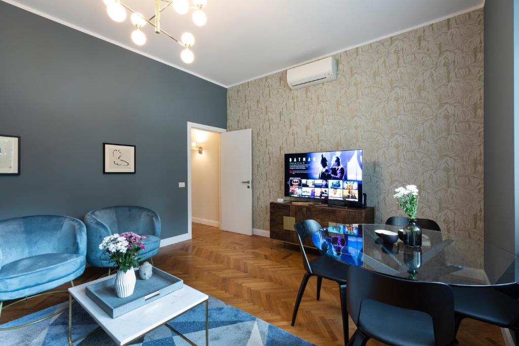 Televízia a/alebo spoločenská miestnosť v ubytovaní Milano Manzoni CLC Apartments